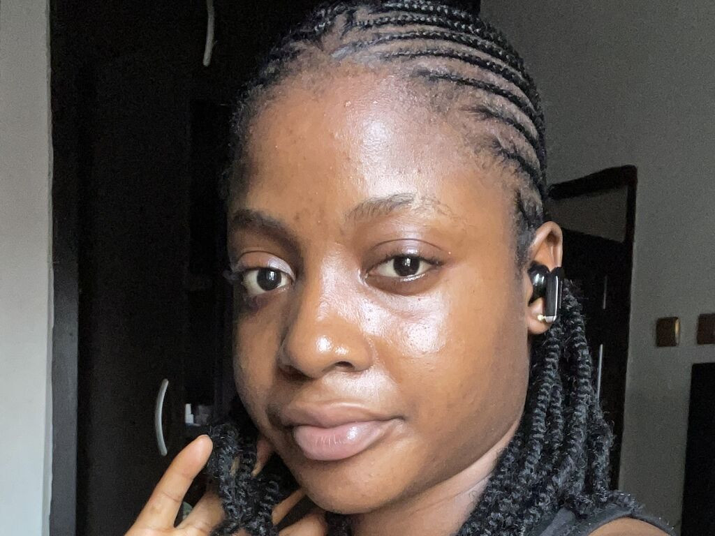 AbengoweFavour Desnudo