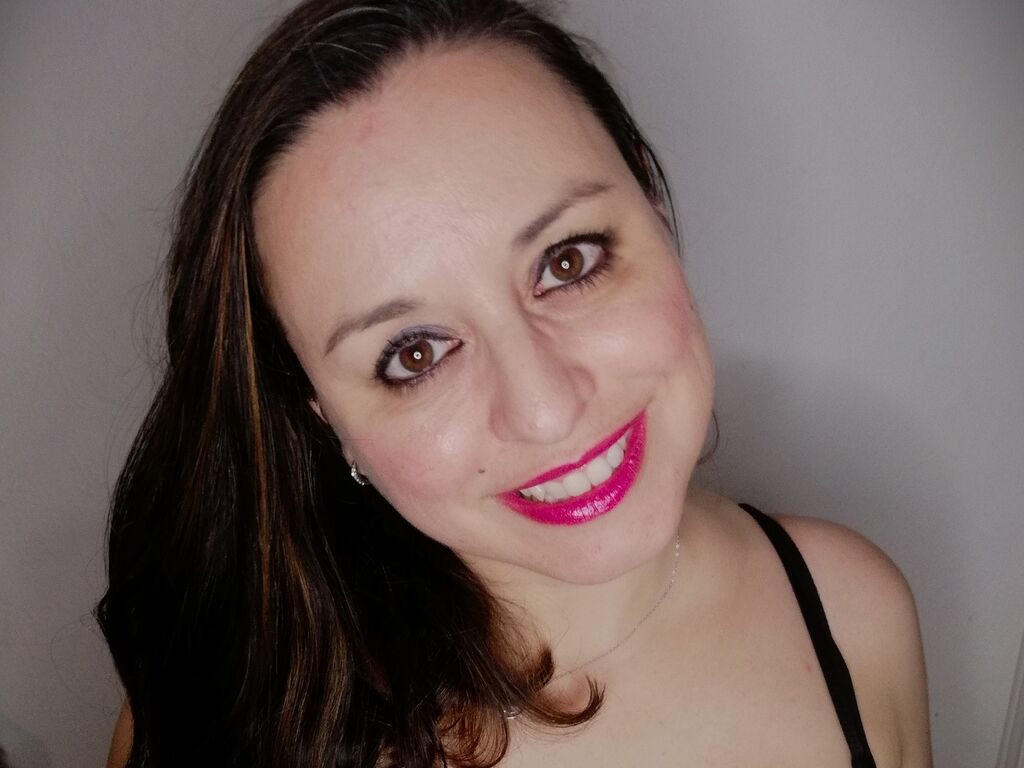 AdelaAlbaNatural LiveJasmin