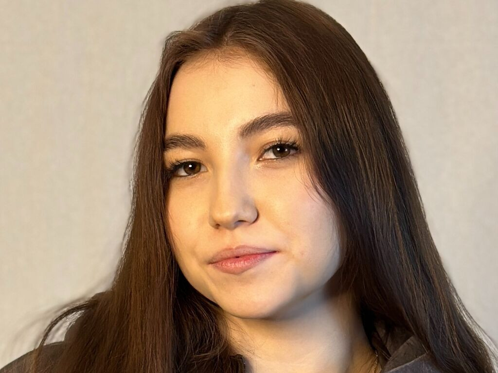 AdelaFallen LiveJasmin