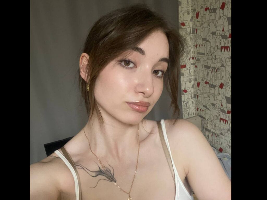 AdelinaBlis LiveJasmin
