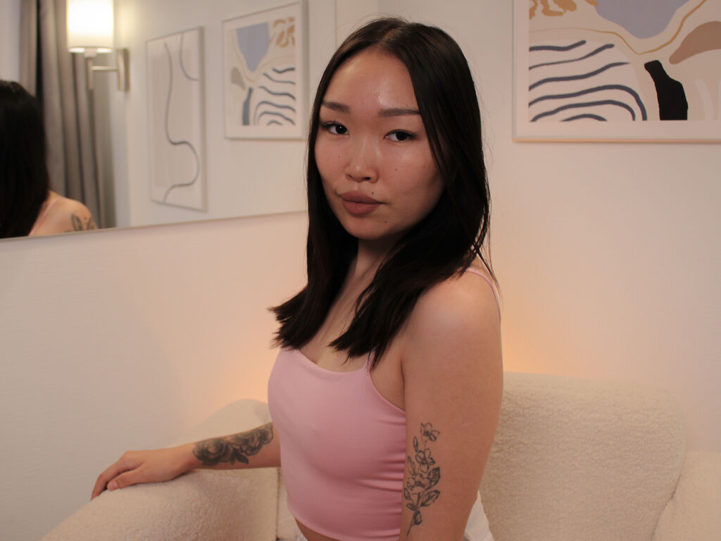 AdriaNochi LiveJasmin