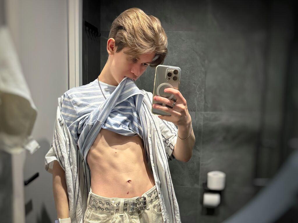 AdrianBlus LiveJasmin