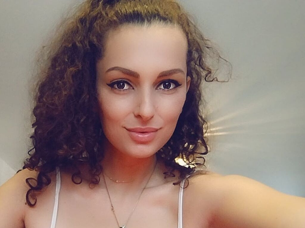 AishaApril LiveJasmin