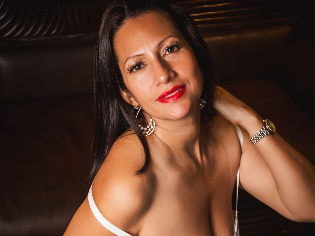 AishaHerman LiveJasmin