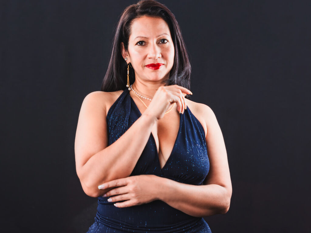 AishaHines LiveJasmin