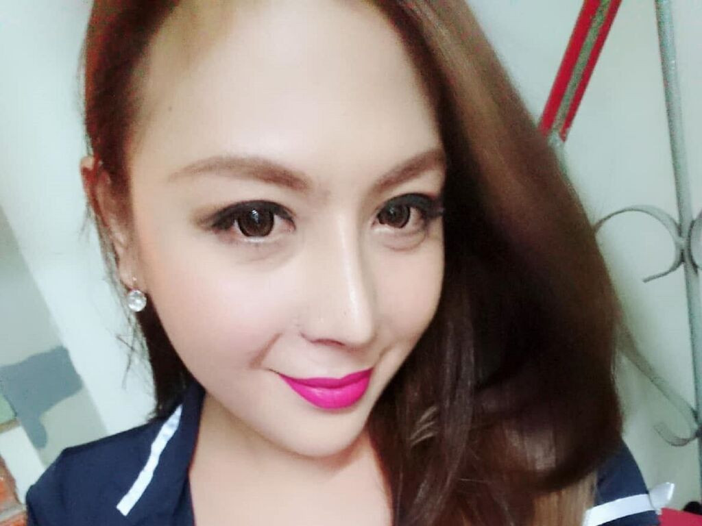 AkeshaYnna LiveJasmin