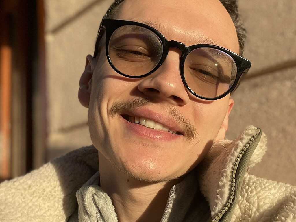 AlexanderDelgado Desnudo