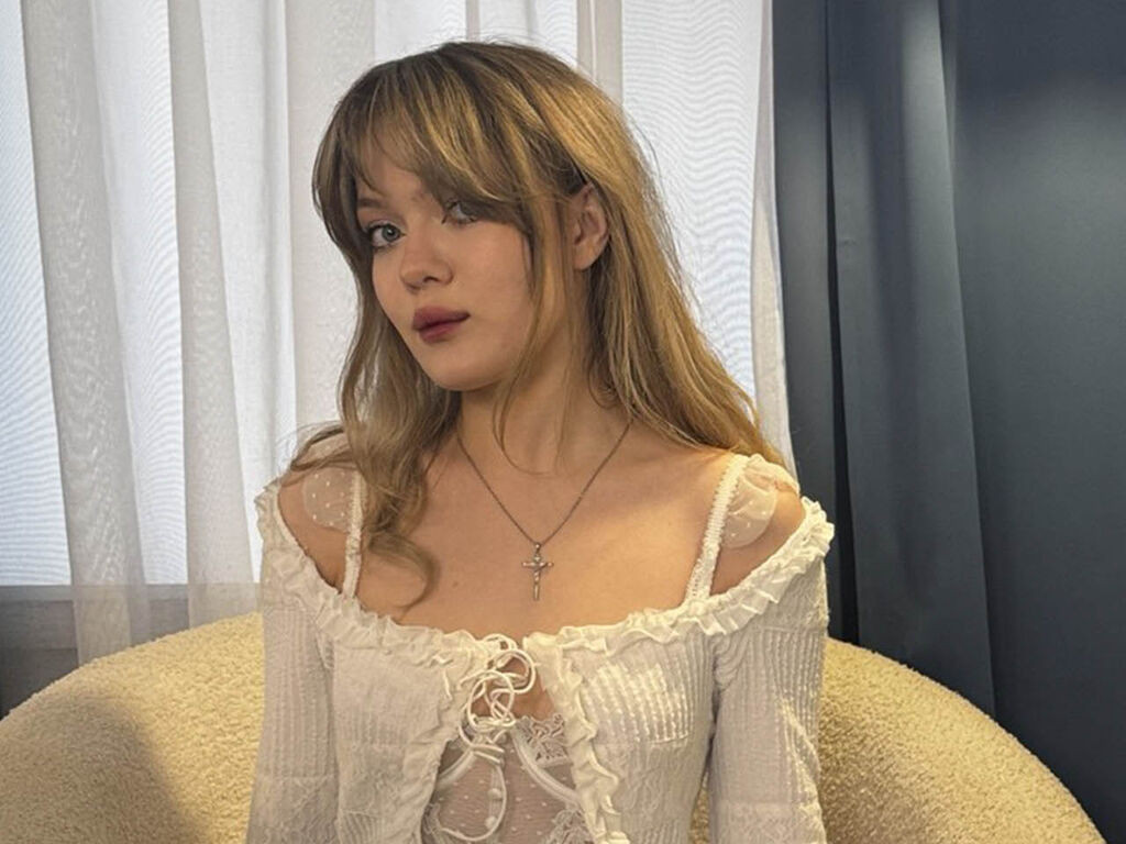 AleysBloomy LiveJasmin