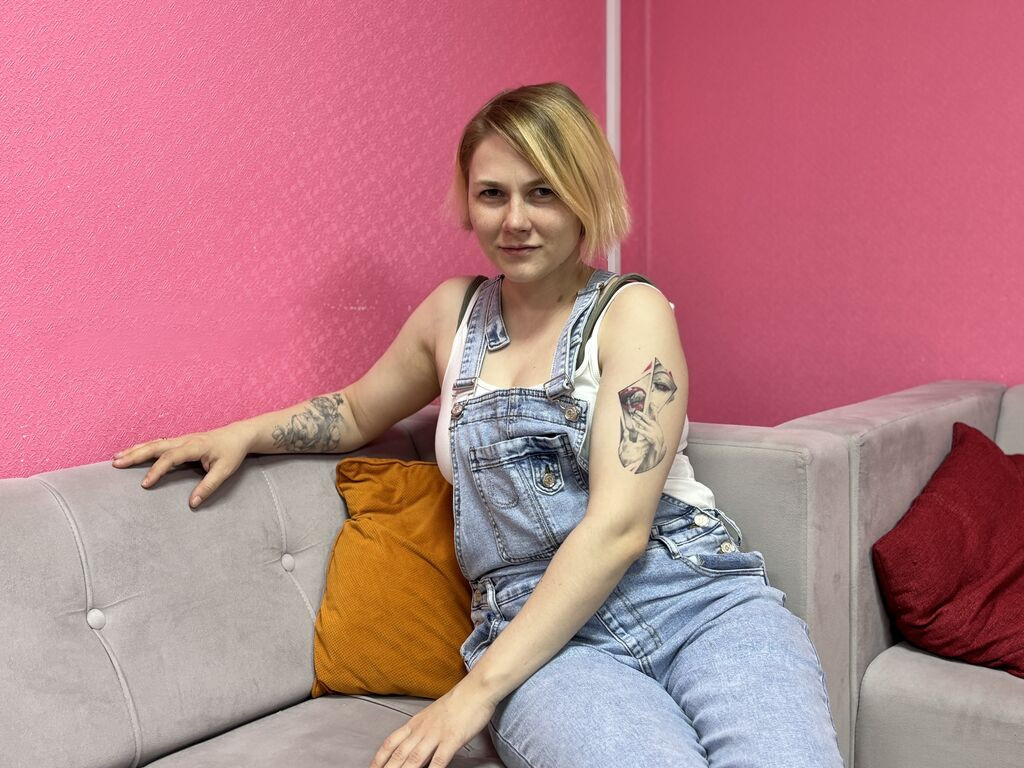 AliceMaurik Desnudo