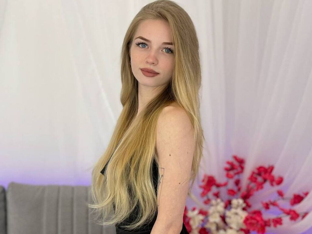 AliceWoond Desnudo