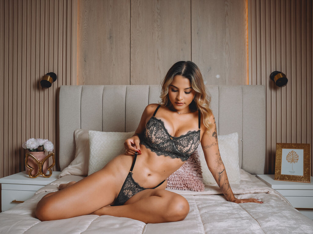 AlinaBass LiveJasmin