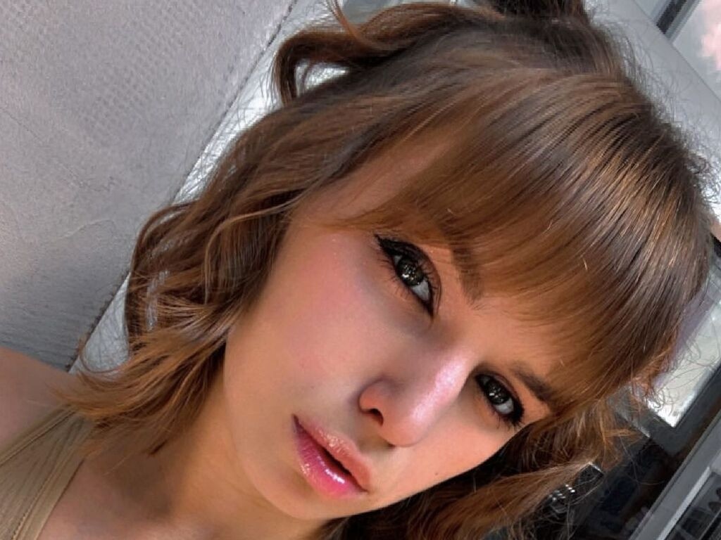 AlmaBrigs LiveJasmin