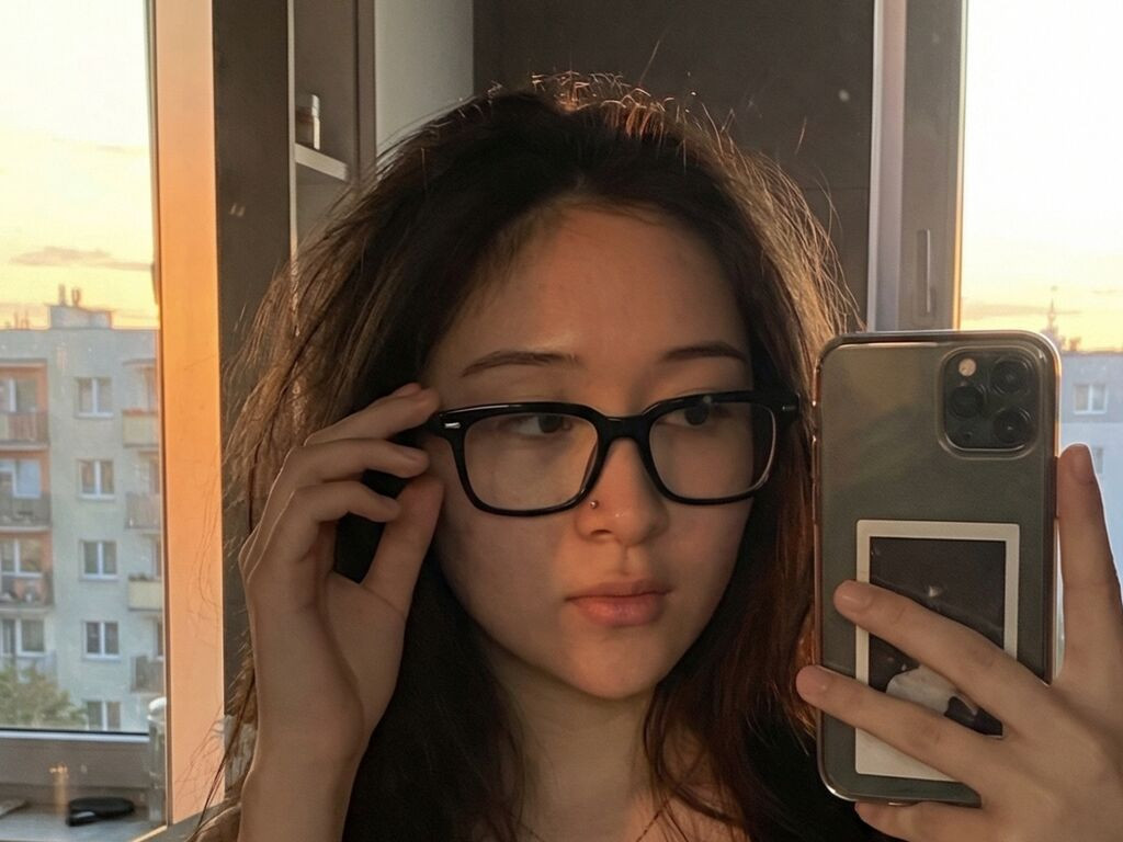 AlvinaBasara Desnudo