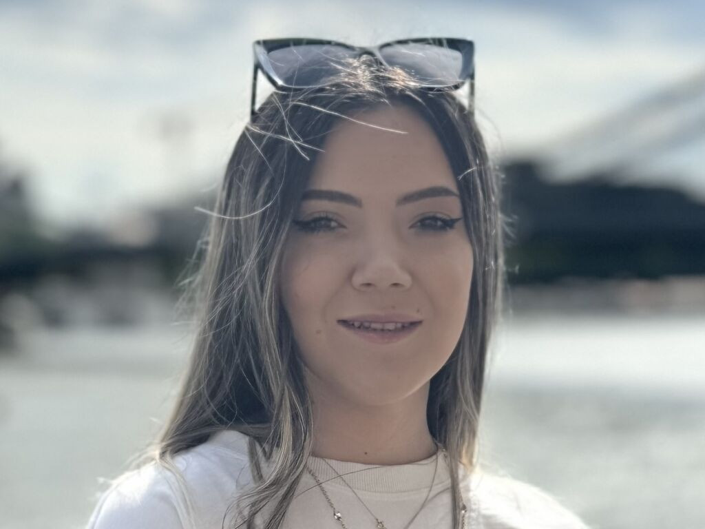 AlyraMoon LiveJasmin