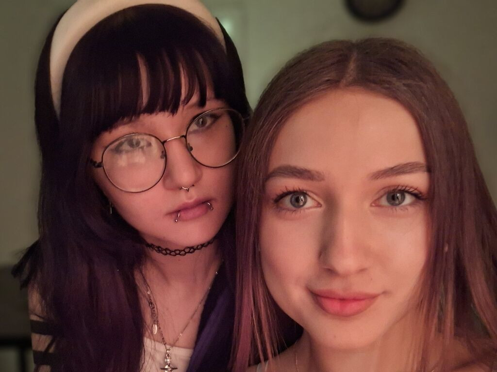 AlysonAndEliana LiveJasmin