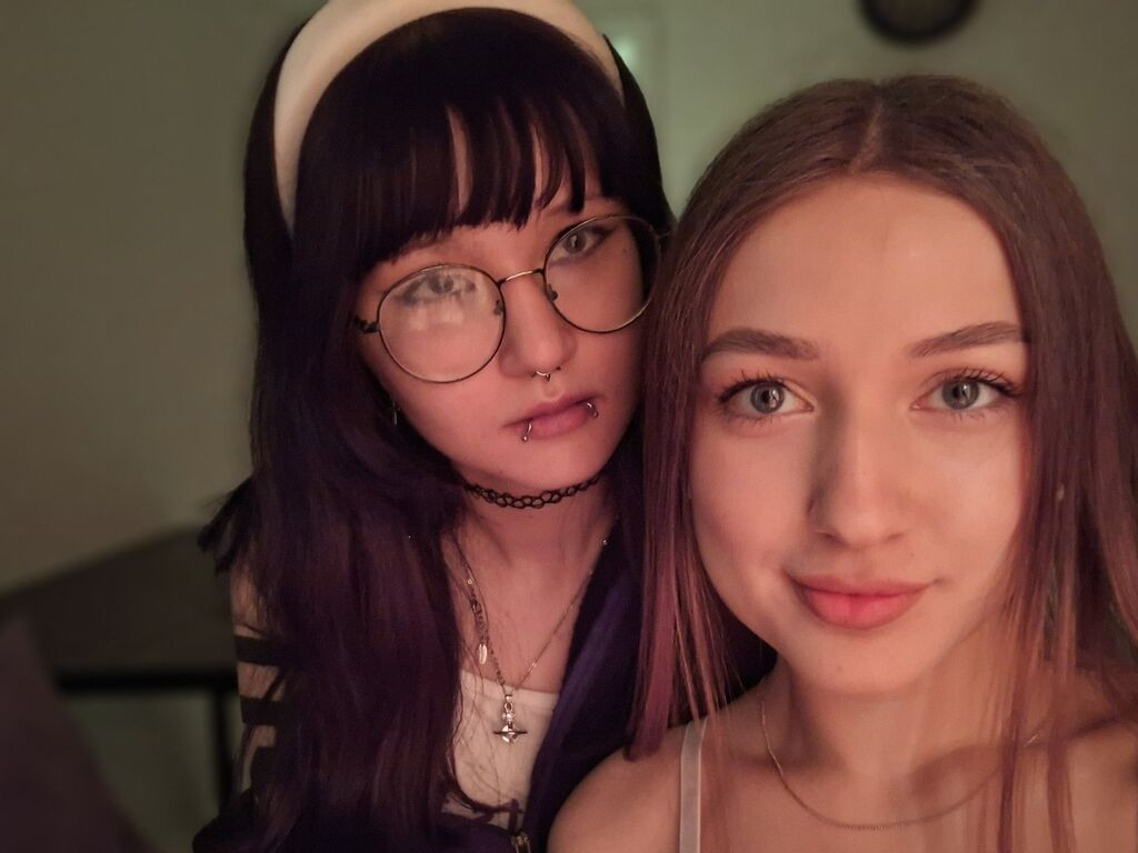 AlysonAndEliana Desnudo