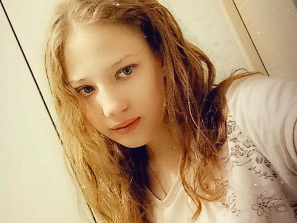 AmandaMini LiveJasmin