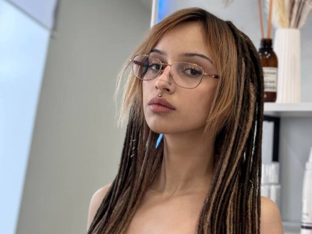 AmeliShe Nude