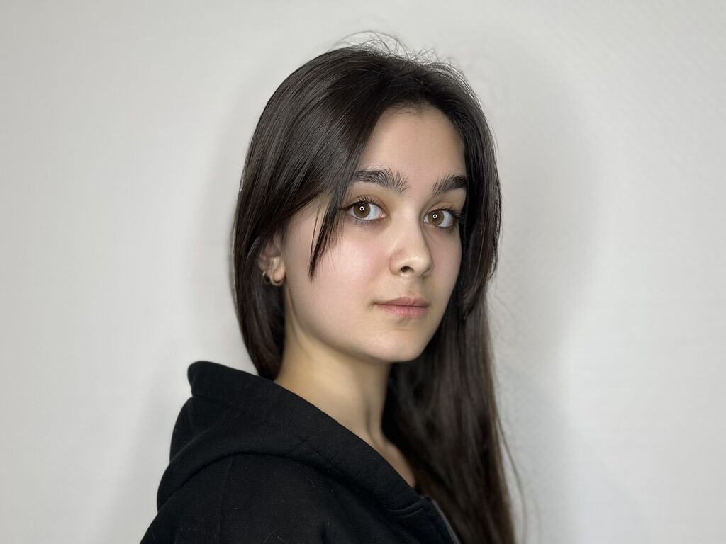 AminaCulligan Desnudo