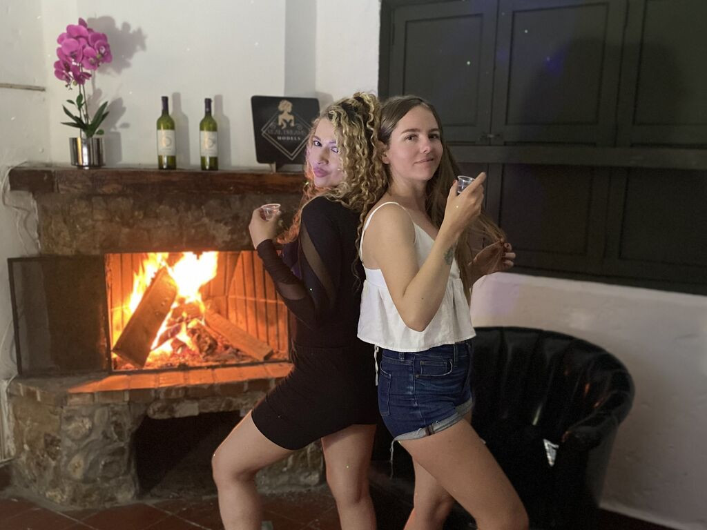 AngieandTaleia LiveJasmin