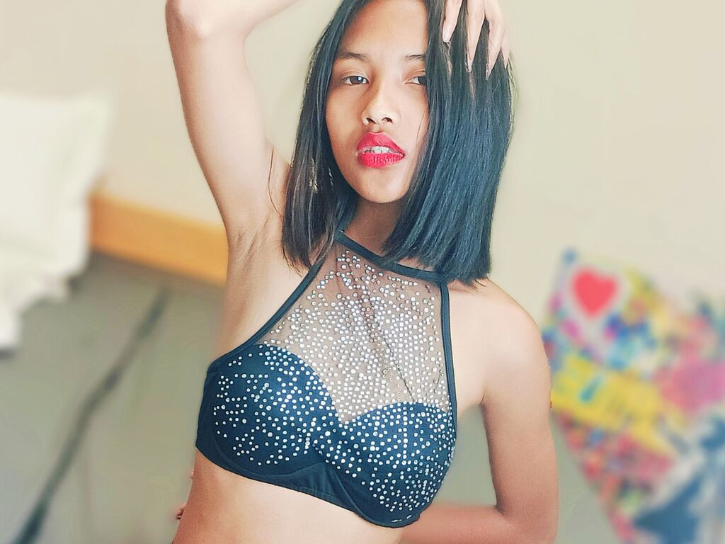 AnnahPinkie LiveJasmin