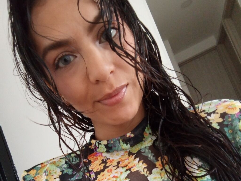 AnnyClouds LiveJasmin