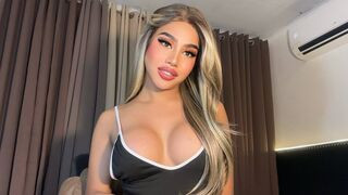 AnoraCovey Cam