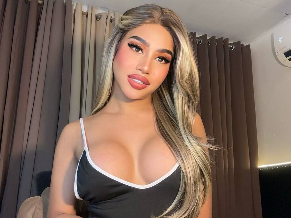 AnoraCovey LiveJasmin