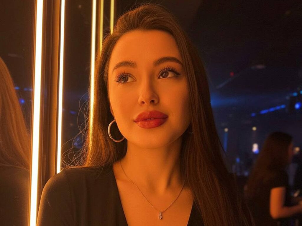 AriannaEmziah LiveJasmin