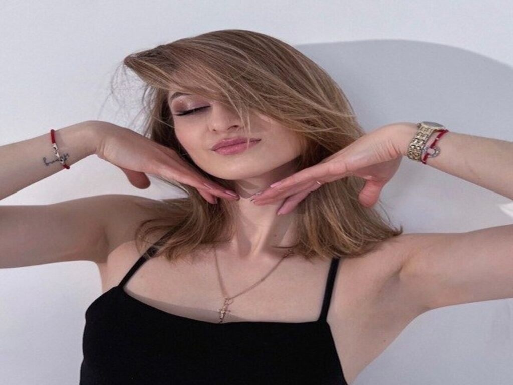 AsiaRoloson LiveJasmin