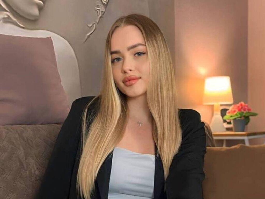 AvroraGoldie LiveJasmin