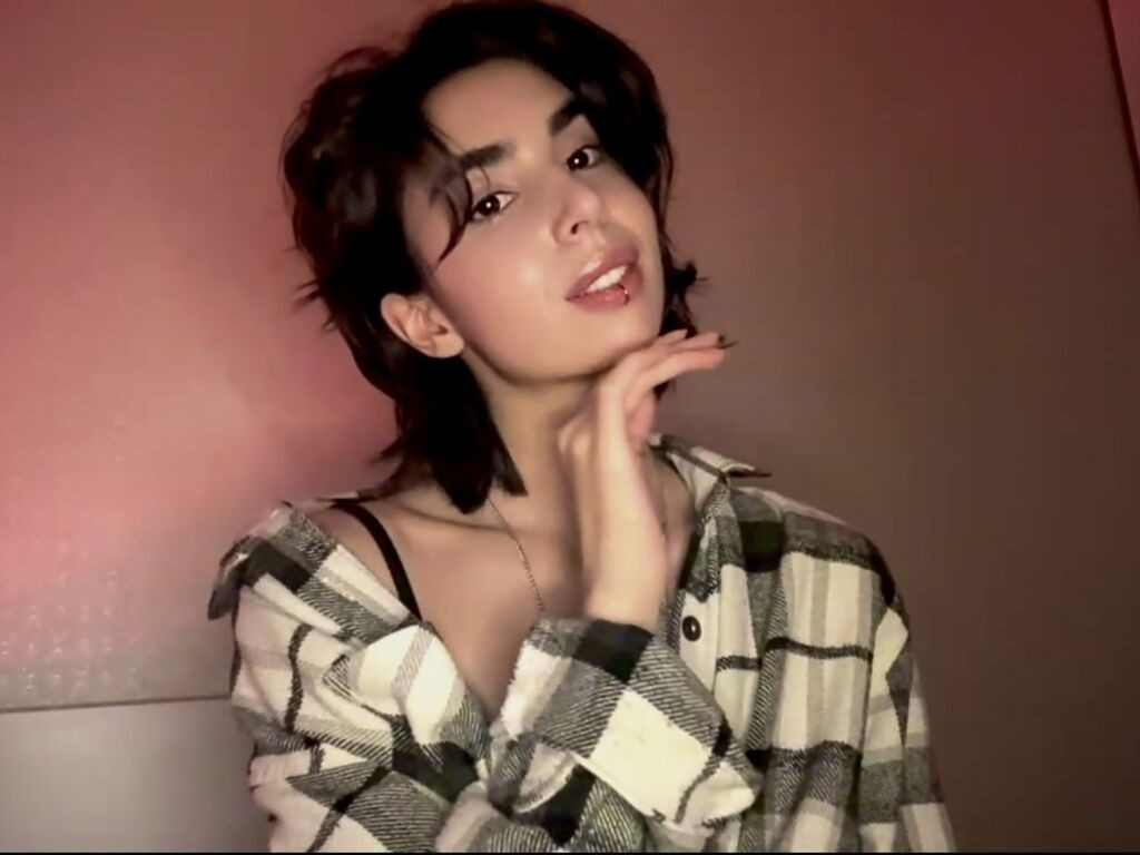 AyeshaDavich LiveJasmin