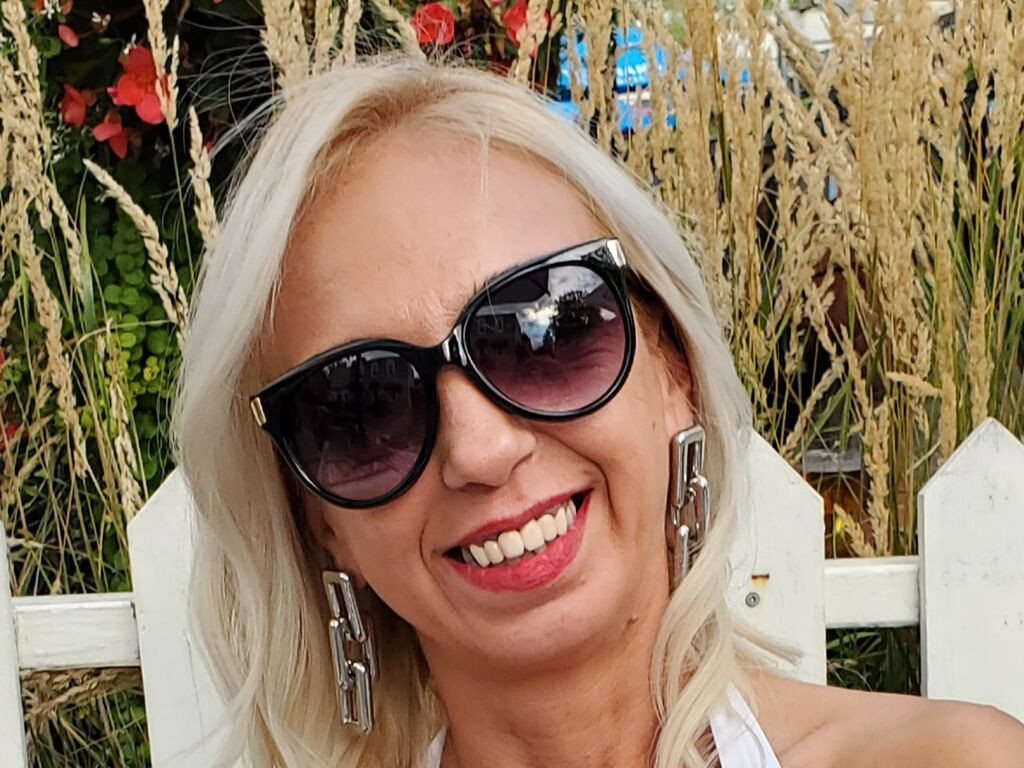 BaditaLuna LiveJasmin