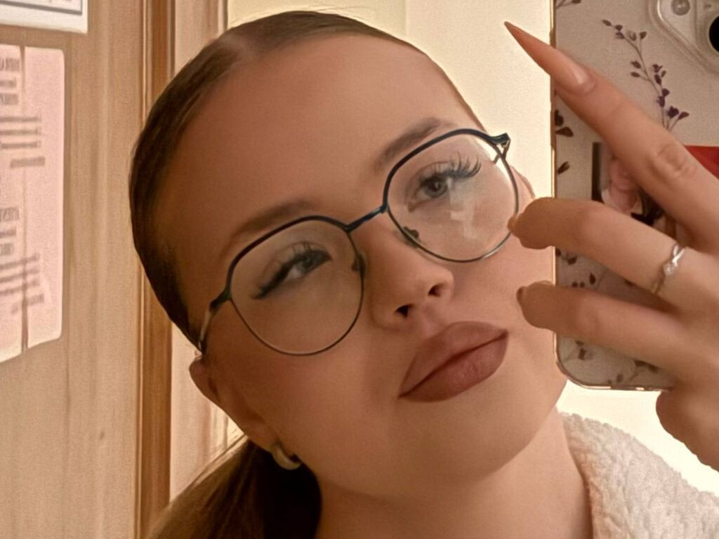 BasiliTreleven Desnudo