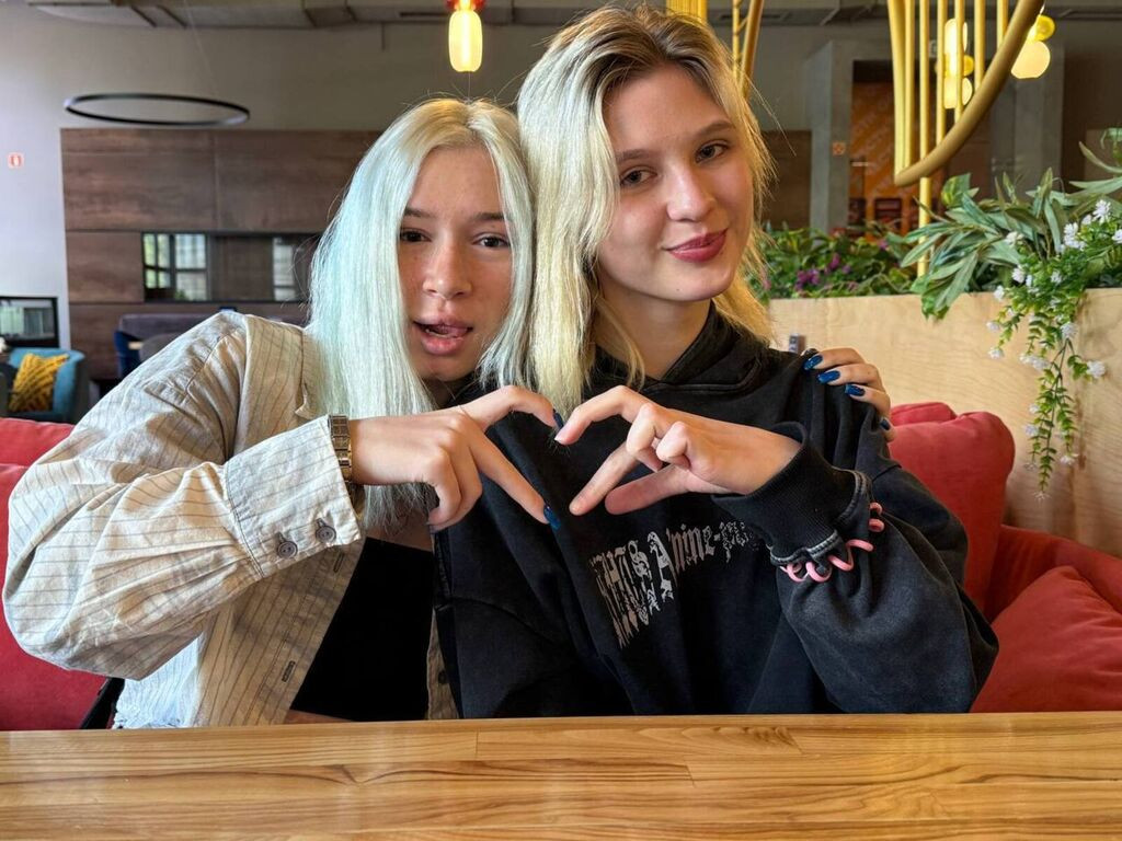 BelindaAndOnie LiveJasmin