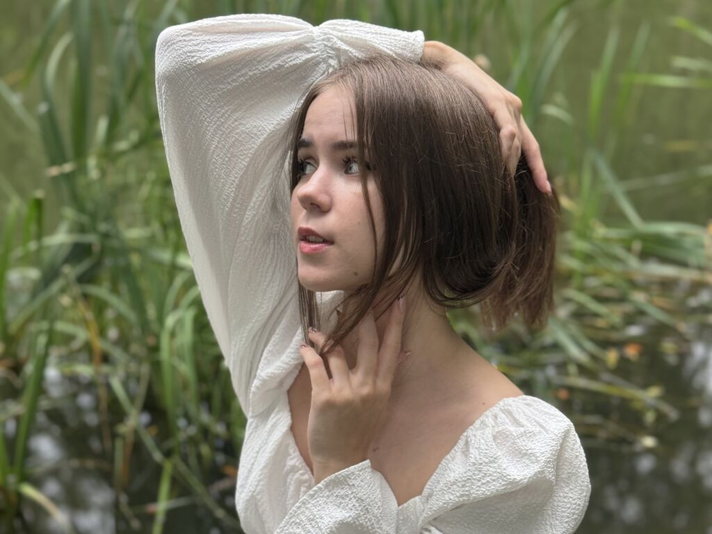 BellaAmorina LiveJasmin