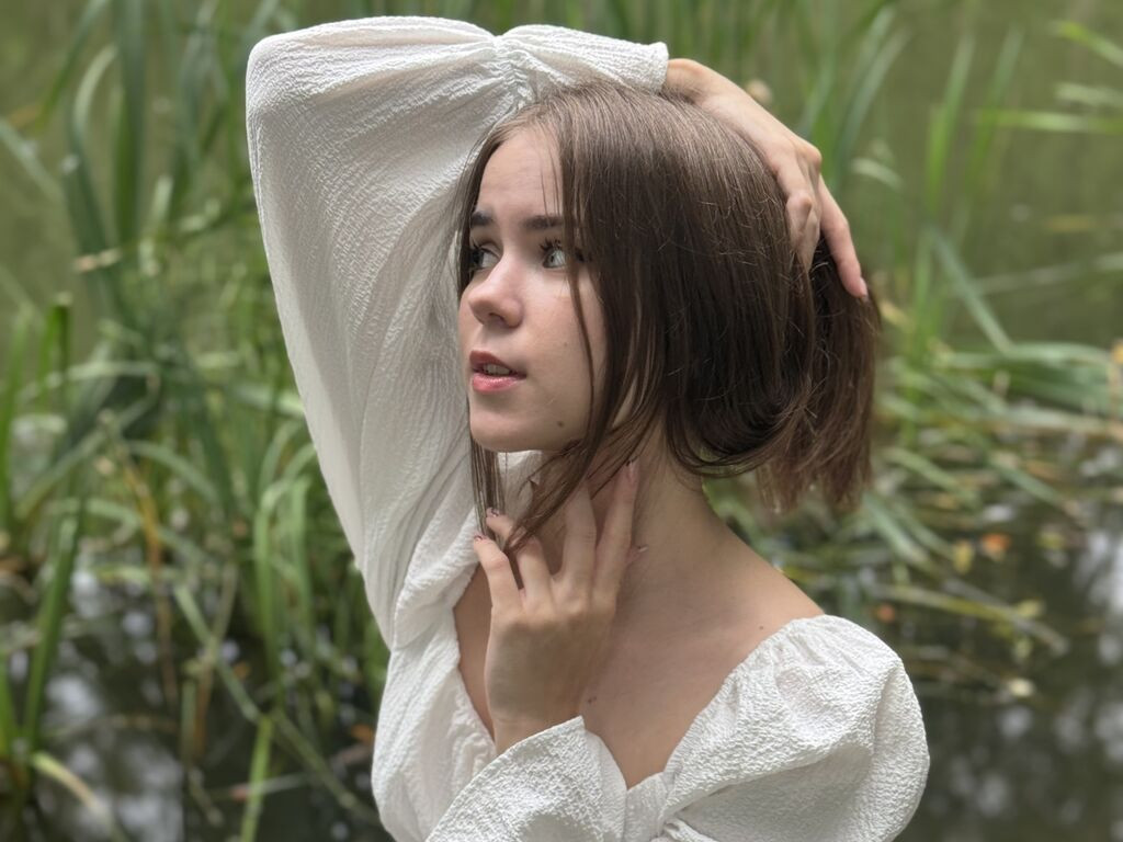 BellaAmorina Desnudo