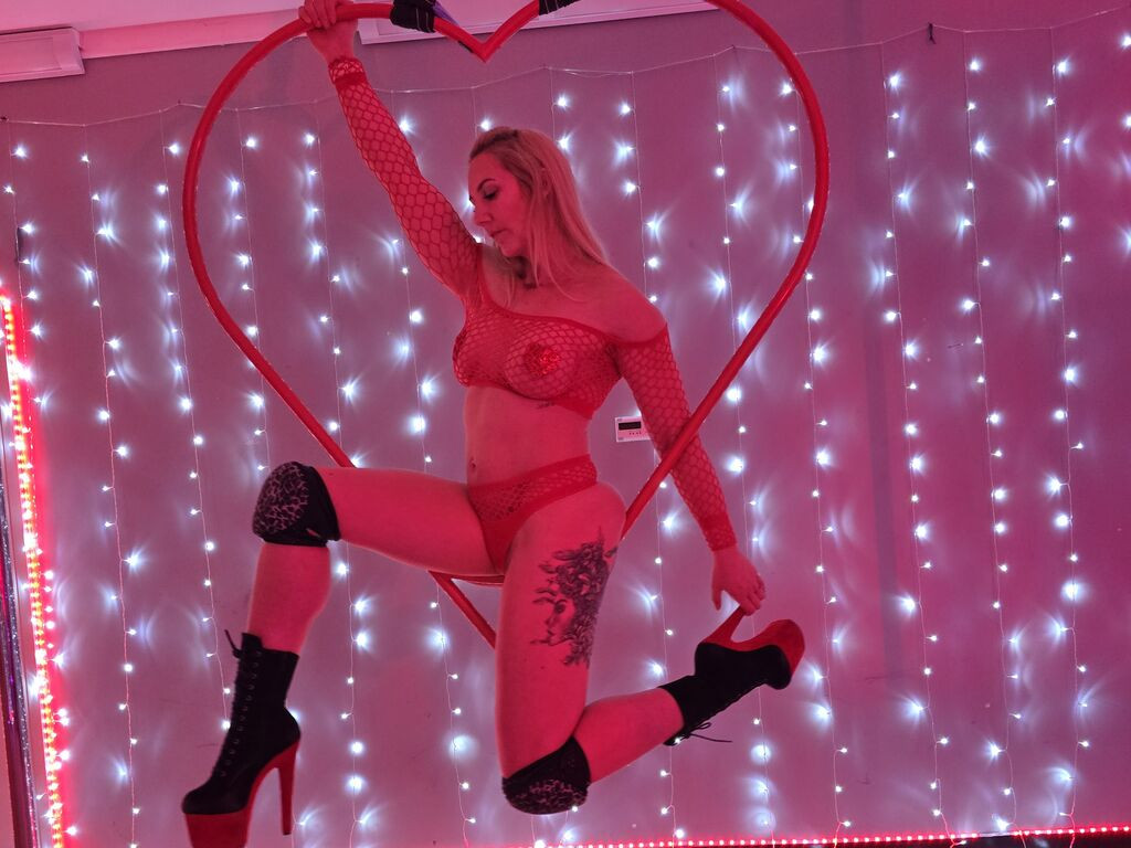 BellaJNoir LiveJasmin