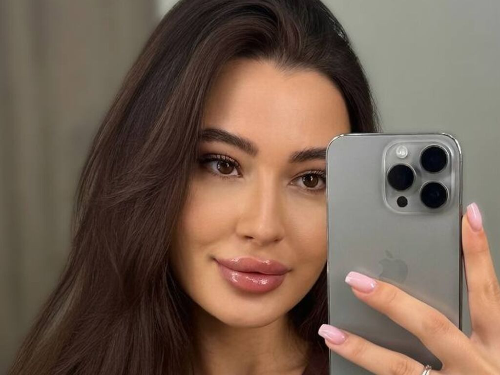 BlossomCerva LiveJasmin
