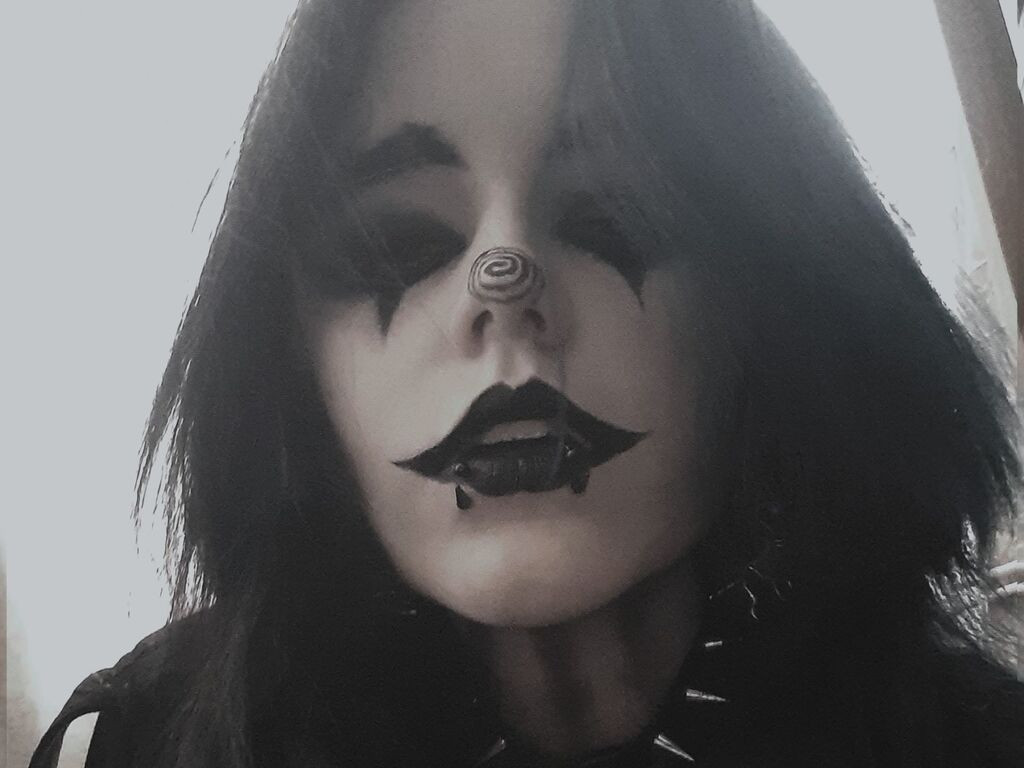BlytheEast Nude
