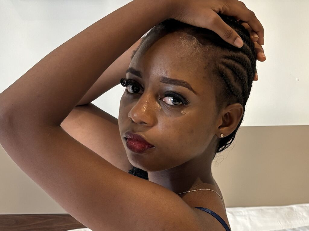 BrianaHadid LiveJasmin