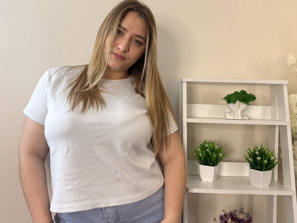 BritannyPierce LiveJasmin