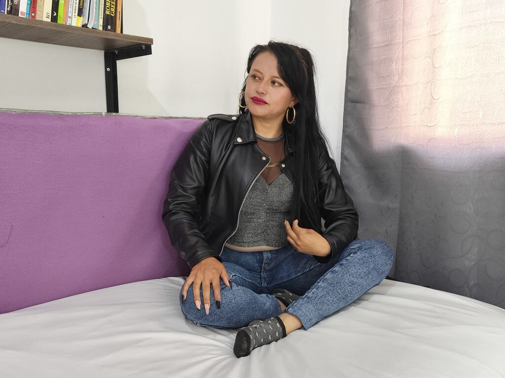 BritanyBrow LiveJasmin
