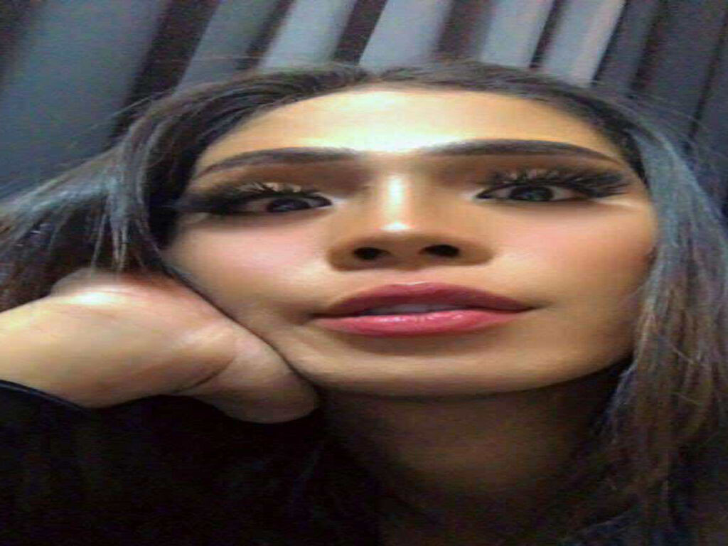 BusstyMissEllie LiveJasmin