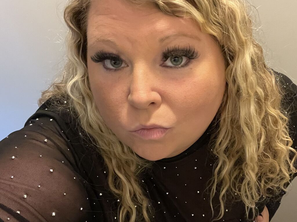 CURVYBlondie LiveJasmin