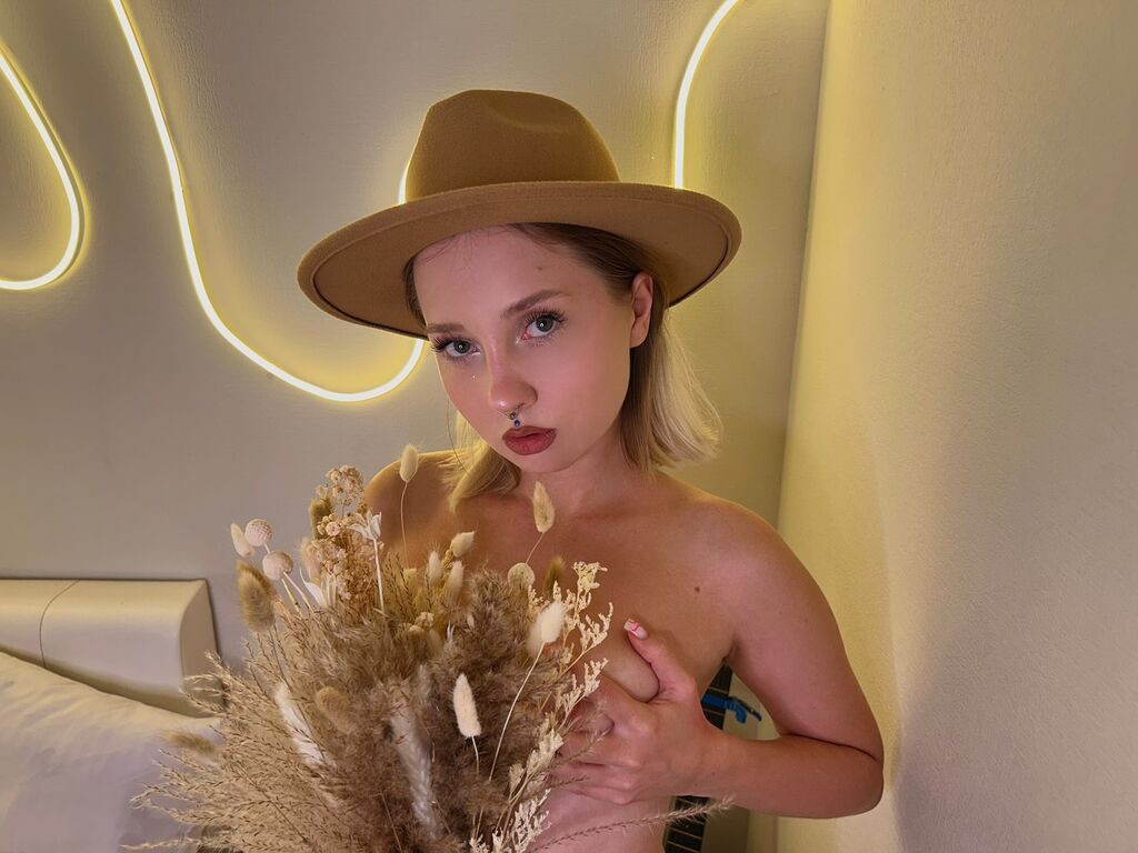 CandiceKingz LiveJasmin