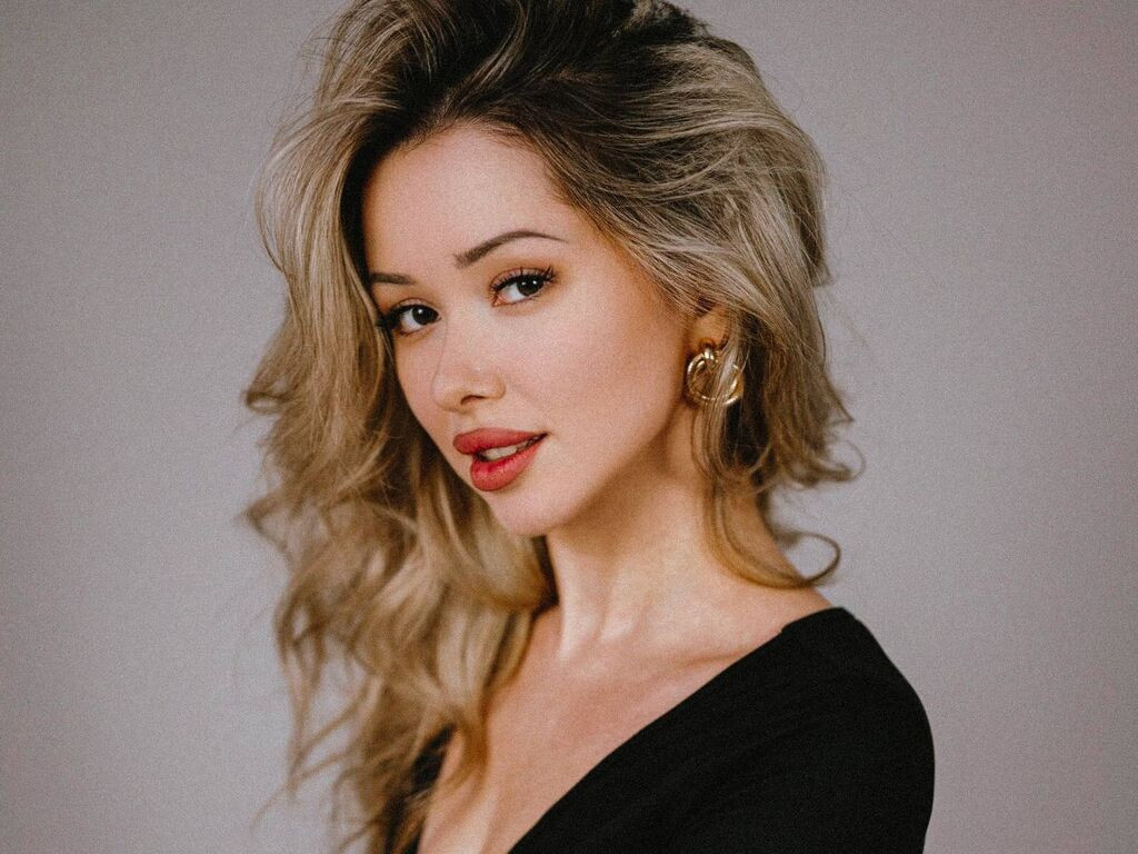 CassandraArmas Desnudo