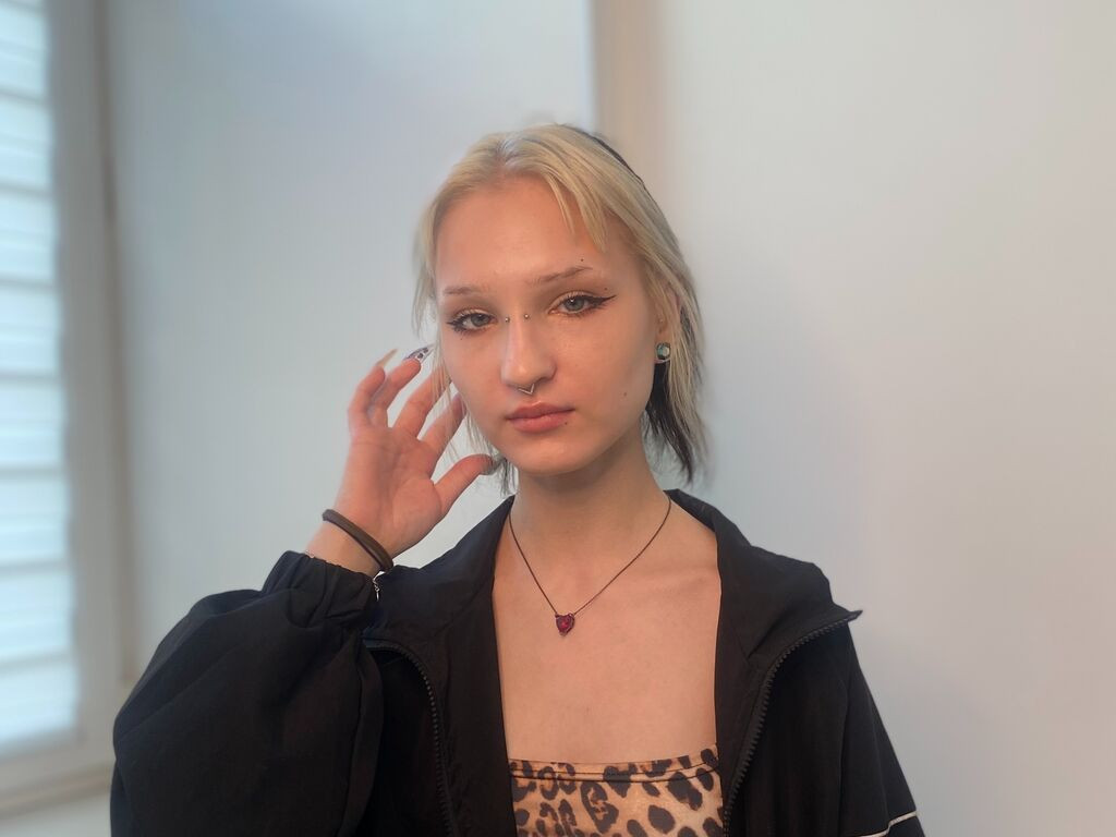 CateFreestone Nude