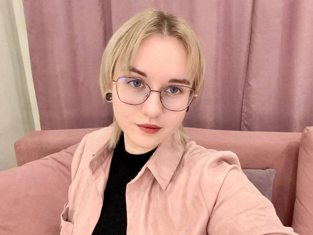 CecilDayan LiveJasmin