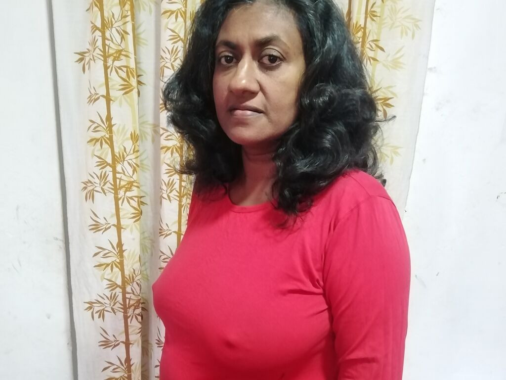Champika Desnudo